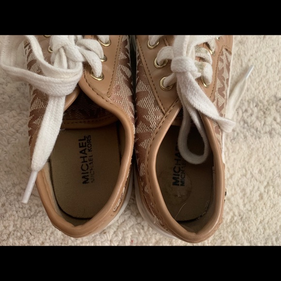 Michael Kors Logo Lace Up Sneakers Kids size 11 - Picture 6 of 8